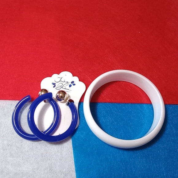 Très Bleu per la mer Earrings 2" Blue Acrylic Hoop AND 8" White Resin Bangle - Picture 8 of 8